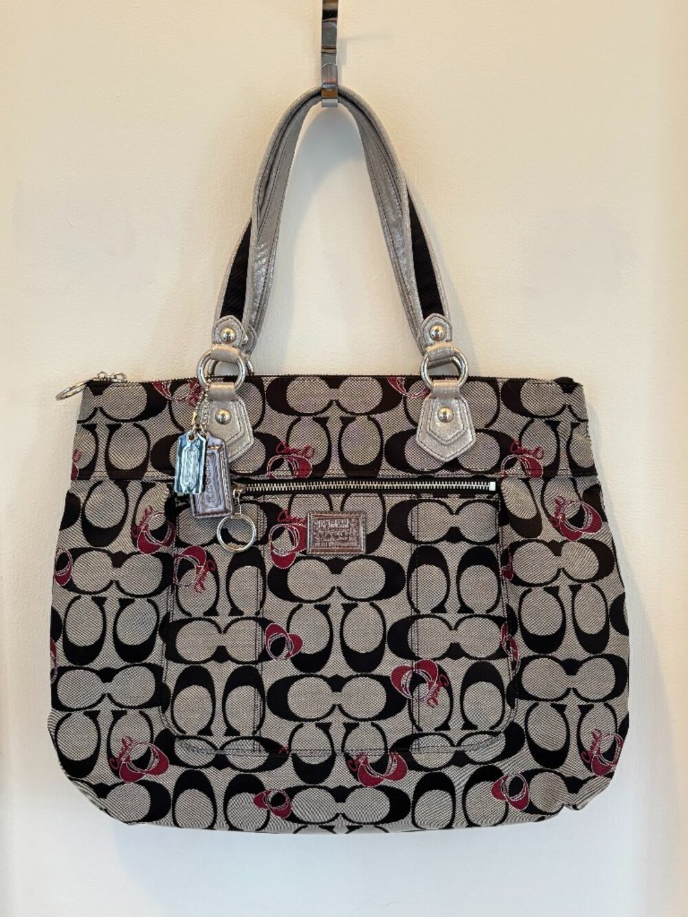 NWOT PRISTINE Coach Poppy Signature Hearts Glam Tote (Style #18711)